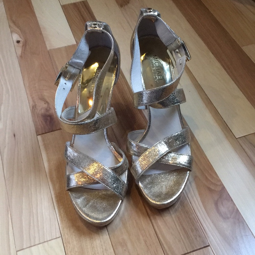 Michael Kors gold strappy sandals size 9.5